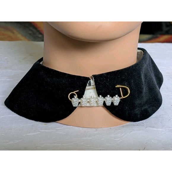 Accessories - Black Velvet Collar Removable With Brooch Pin Peter Pan Faux Mock GrannyCore Vtg